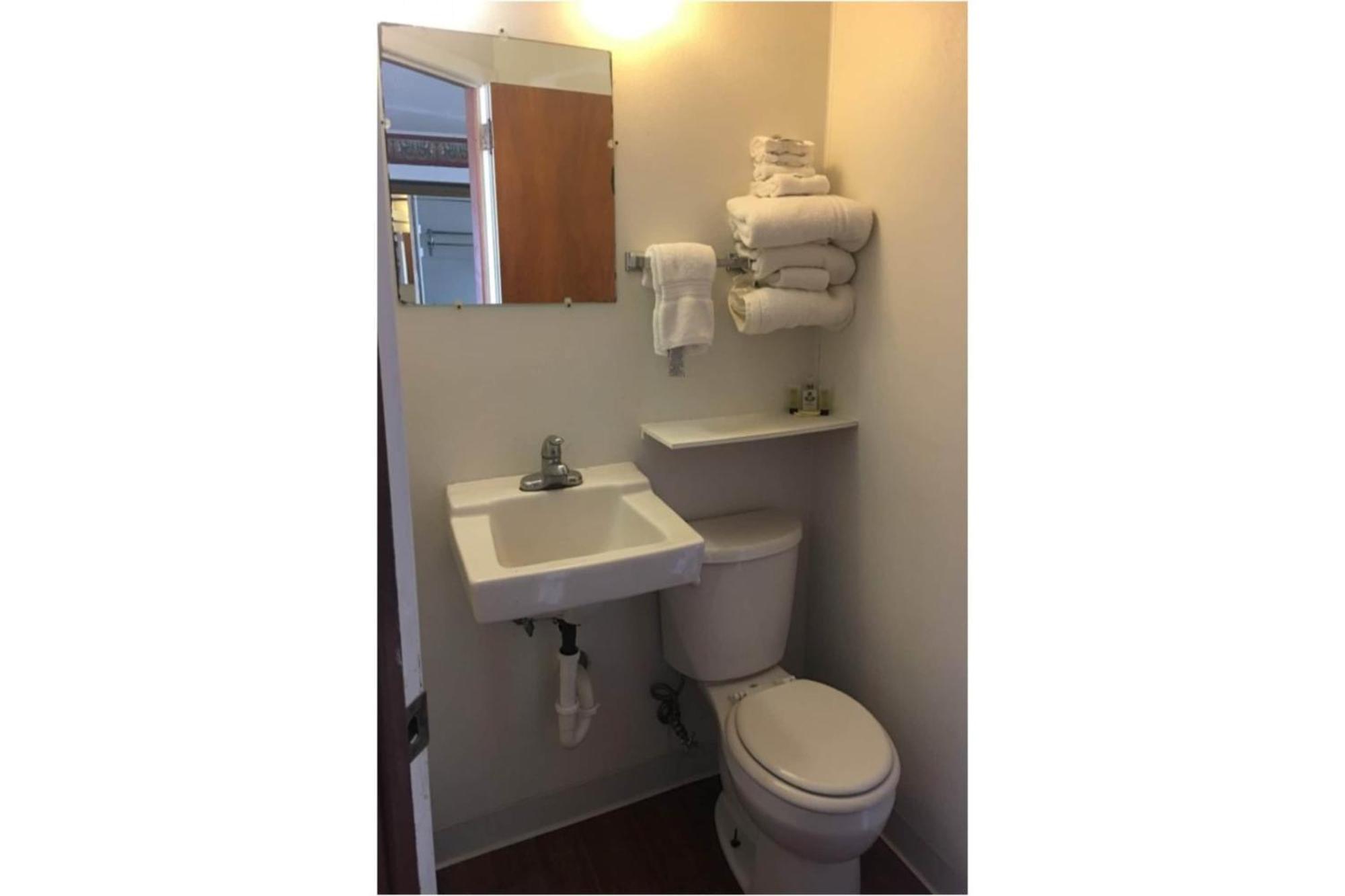 Colonial Inn Extended Stay By Oyo New Ulm المظهر الخارجي الصورة